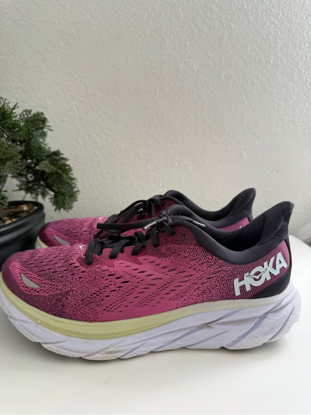 Hoka Clifton 8 Women size 10 Running Shoes in Magenta and Black - Picture 5 of 11
